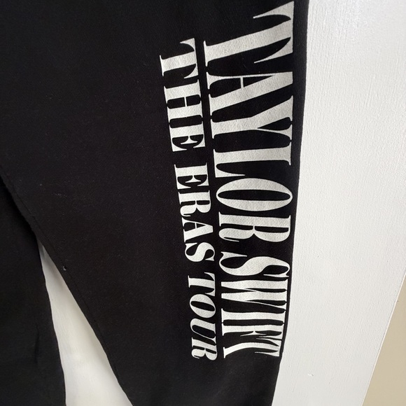 Taylor Swift The Eras Tour Black Jogger Sweatpants Size L - Picture 2 of 8